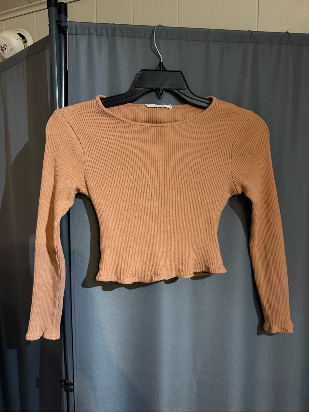 Lush Ribbed Long-Sleeve Crop Top in Camel Brown